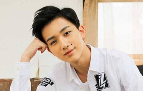 娱乐圈吃瓜李宏毅,娱乐圈吃瓜达人，揭秘明星幕后故事