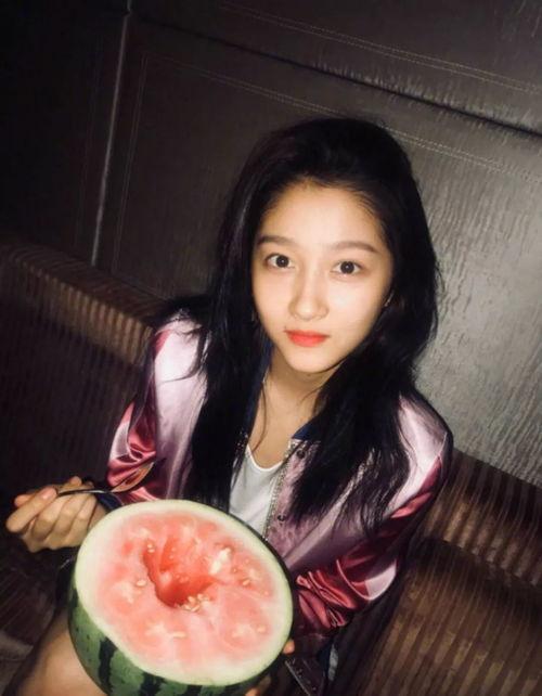 娱乐圈吃瓜的图片大全,揭秘明星幕后生活瞬间