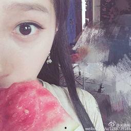 娱乐吃瓜自拍,明星吃瓜自拍背后的故事