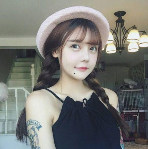 娱乐吃瓜君韩安冉,从网红到明星，她如何成为娱乐界的“吃瓜女王”？